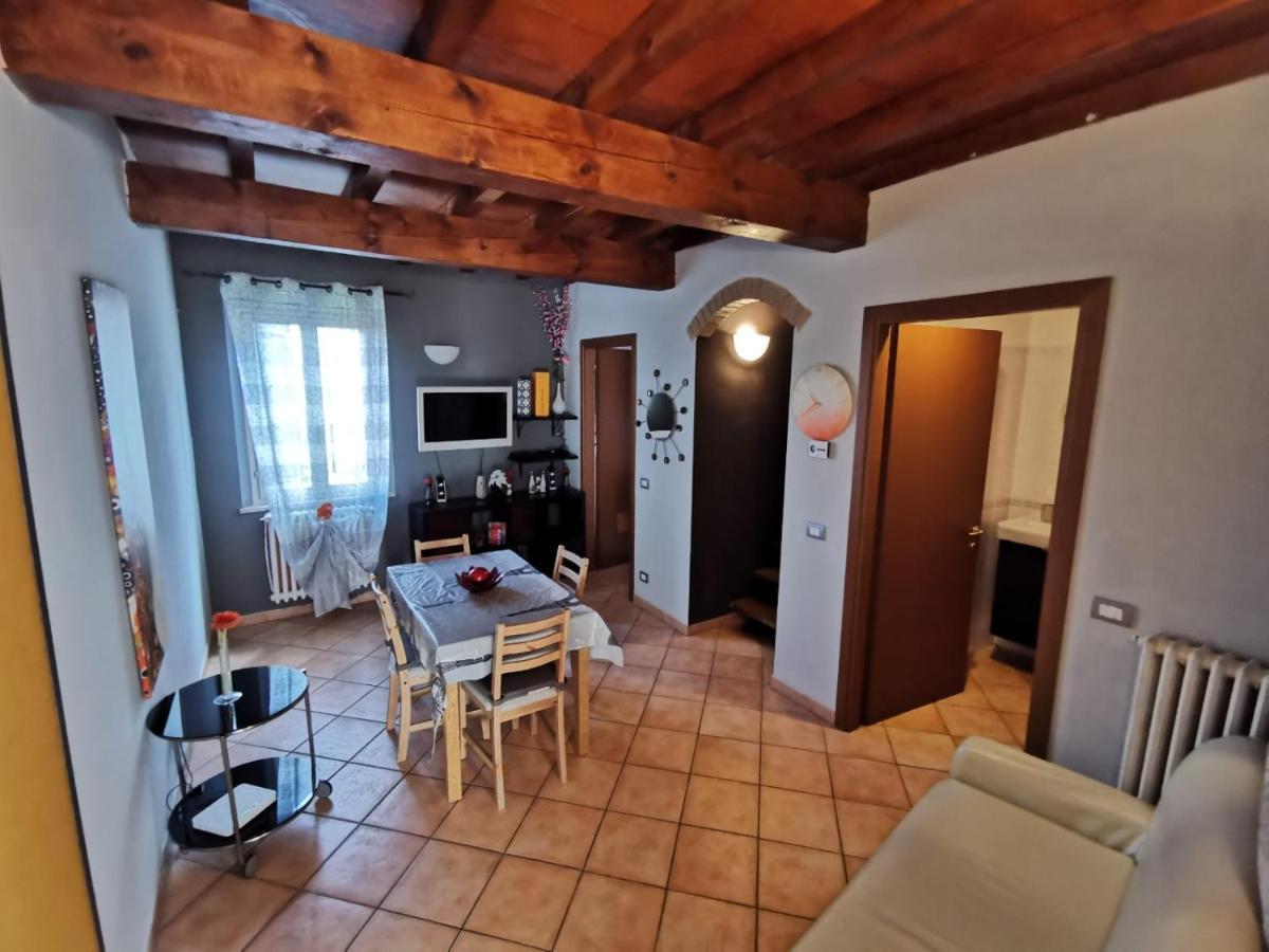 Apartment In The City Center With Self Check-In Parma Esterno foto